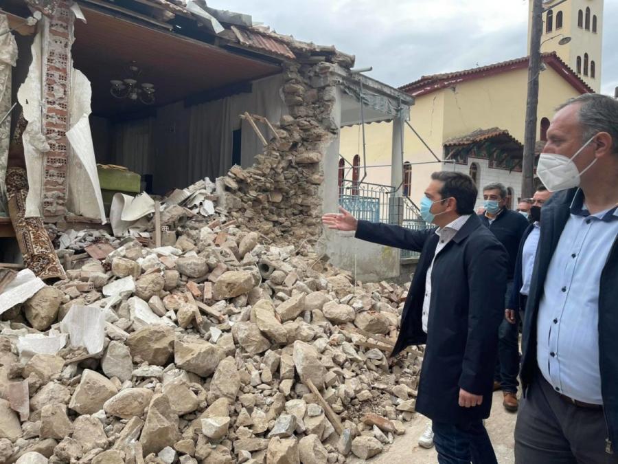 Λάρισα: O Aλέξης Τσίπρας στις πληγείσες περιοχές από τον σεισμό 